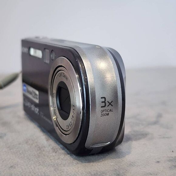 Sony Cyber-shot DSC-P200 7.2MP Digital Camera UNTESTED - FOR PARTS - Picture 2 of 6